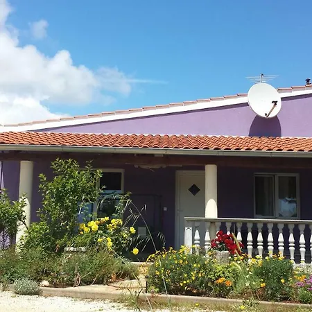 Charming Cozy Holliday House 2+2 בית נופש